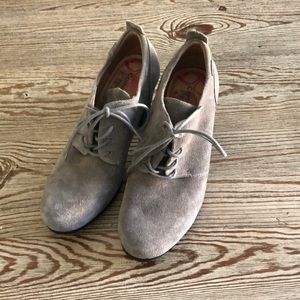 COMFORTIVA Women's Size 8M Neacy Gray Suede Lace-Up Heeled Oxford-- Pietra Grey